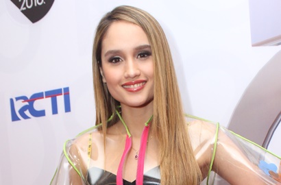 Cinta Laura Disibukkan Syuting 2 Film di Amerika