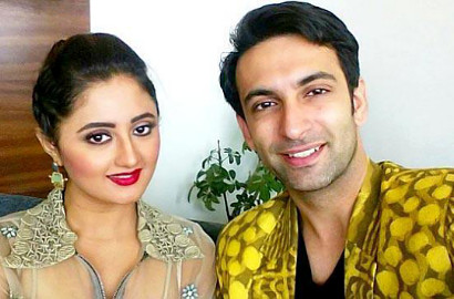 Perang Dingin Pasca Bercerai, Rashami Desai dan Nandish 'Uttaran' Akur di Panggung