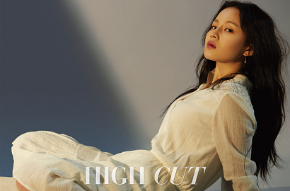 Beri Kejutan Pada Fans, Lee Hi Live Performance 'Hold My Hand' Dadakan