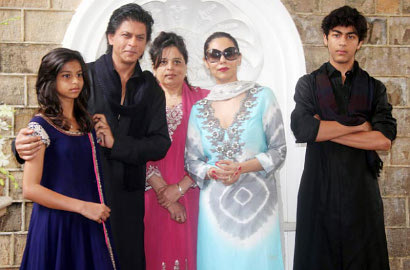 Suhana Putri Shahrukh Khan Seksi Berbikini, Si Kecil AbRam Super Menggemaskan