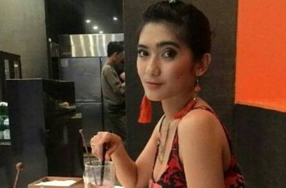Bela-Belain Sembahyang di Klenteng Demi Pria Ini, Revi 'Angling Dharma' Patah Hati