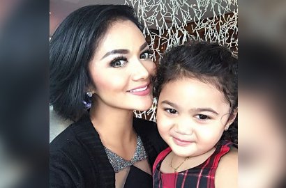 Kompak Dandan Ala Koboi Bareng Amora, Belahan Dada Krisdayanti Malah Ngintip