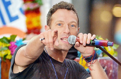 Bikin Terharu, Chris Martin Rayakan Ultah Putranya di Konser Coldplay