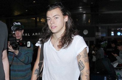 Sedih, Harry Styles Harus Layani Foto dengan Fans di Pemakaman Nenek