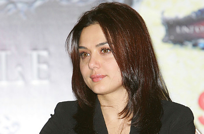 Usai Nikah, Preity Zinta Hangout Bareng Mantan Istri Hrithik Roshan