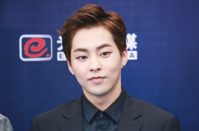Liburan di Vietnam, Xiumin EXO Diserbu Fans Hingga Kejepit dan Hampir Jatuh
