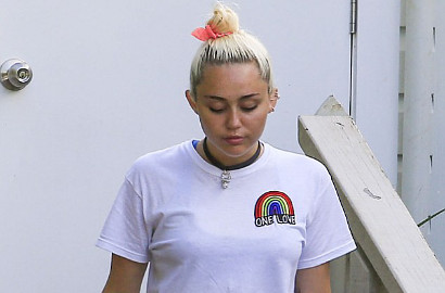 Kembali Kunjungi Australia, Miley Cyrus Kepergok Mesra Bareng Liam Hemsworth