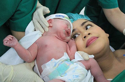Aktif Bergerak, Tangan Bayi Melaney Ricardo Keluar Lebih Dulu Saat Lahir