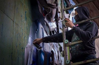 Hebat, Seniman Ini Ubah Sampah Jadi Lukisan Mural Super Keren