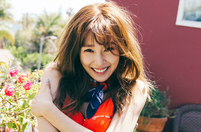 Tiduran di Pantai, Tiffany Goda Fans di Foto Teaser 'I Just Wanna Dance'