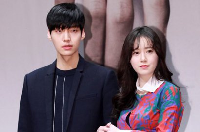 Makin Romantis, Manisnya Goo Hye Sun Gandeng Ahn Jae Hyun di Bandara