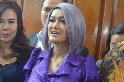 Tampil Serba Ungu di Sidang Cerai, Julia Perez: Enggak Ada Air Mata Lagi
