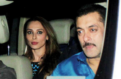 Resmi Sudah, Salman Khan Gandeng Kekasih di Resepsi Pernikahan Preity Zinta