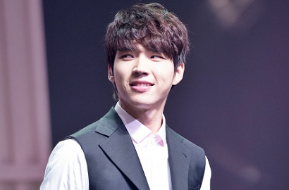 Pamer Banner Woohyun Saat BTS Tampil, Inspirit Dapat Kritikan