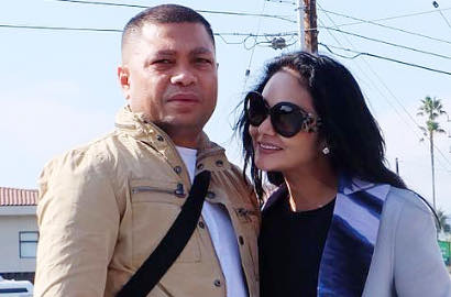 Bagai Bintang Hollywood, Krisdayanti Pamer Naik Limousine