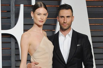Adam Levine Posting Foto Istri Bersama Pria Lain