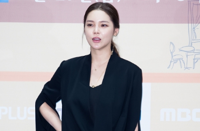 Putuskan Berpisah, Park Si Yeon Ogah Ungkap Alasan Cerai