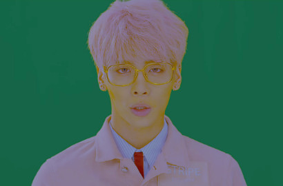 Penuh Warna, Jonghyun SHINee Hadirkan Nuansa Artistik di MV 'She Is'