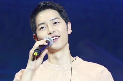 Siap-Siap Ngakak, Ini Video Joong Ki 'Merengut' Main Tebak Gambar Sama Fans