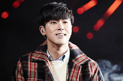 Gak Segan Punguti Pop Corn di Lantai, Yunho TVXQ Bikin Kagum Netter