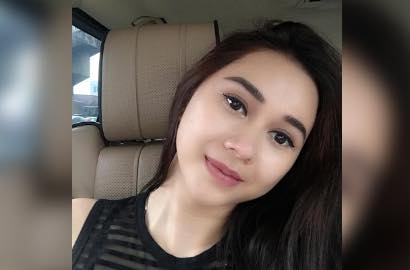 Berhijab Saat Umroh, Aura Kasih Dipuji Cantik