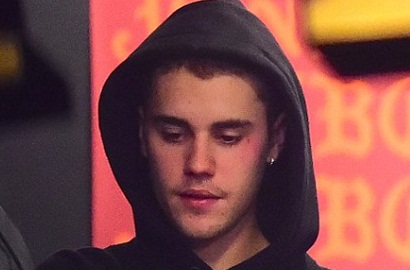 Bikin Heboh, Justin Bieber Unggah Foto Selfie Pegang Alat Kelamin