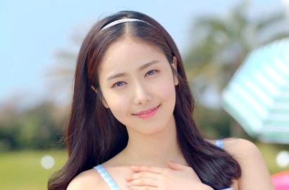 Waduh, Heboh Foto Predebut ShinB G-Friend Acungkan Jari Tengah