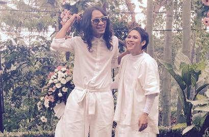 Cuek Isu Nikah Sesama Jenis, Aming Bulan Madu dan Pamer Foto Istri di Ranjang
