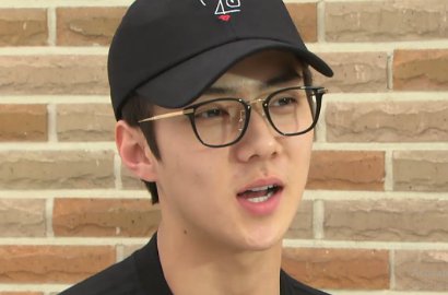 Sehun EXO Pose Bareng Anjingnya Jelang Siaran V App, Siapa Lebih Imut?