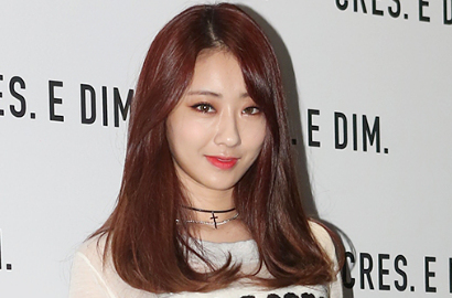 Diisukan Merokok, Kyungri Nine Muses Langsung Bantah Tegas