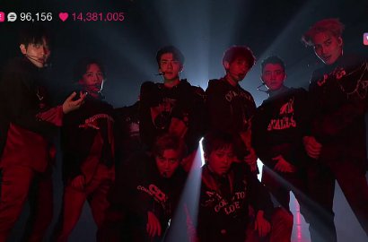 Siap-Siap Teriak, EXO Super Keren Perform 'Lucky One' dan 'Monster' di Showcase