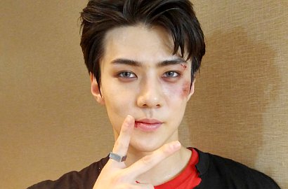 Digoda Usai Ambilkan Ponsel Fans yang Jatuh, Sehun EXO Langsung Malu-Malu