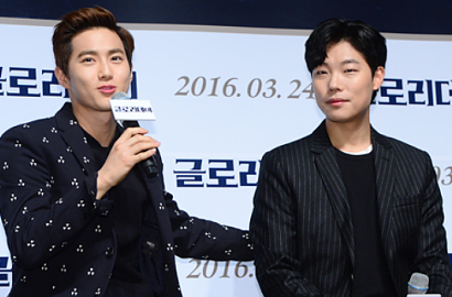 Bromance Masih Lanjut, Ryu Jun Yeol Datangi Gedung MBC Demi Dukung Suho