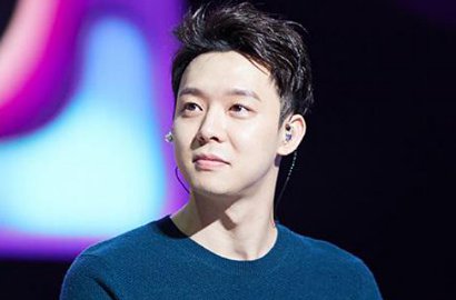 Tiba di Kepolisian Gangnam, Yoochun Menunduk Tutupi Wajah Pakai Masker