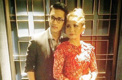Sama-Sama Unggah Foto Pantai, Afgan Liburan Bareng Rossa dan Anaknya?