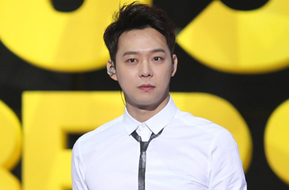 Dispatch Rilis Foto Yoochun Masuk 'Room Salon', Netter: Dia Sudah Tamat