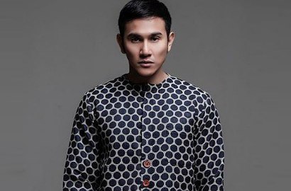Bintangi 'Warkop DKI Reborn', Vino Bastian Ziarah ke Makam Kasino