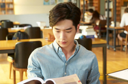 Gantengnya Seo Kang Joon Belajar Bahasa Inggris di Foto Iklan Situs TOEIC
