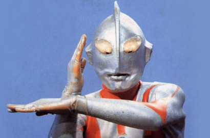 Kocak, 'Ultraman' di Jepang Ini Ketahuan Pergi Kerja Naik Kereta