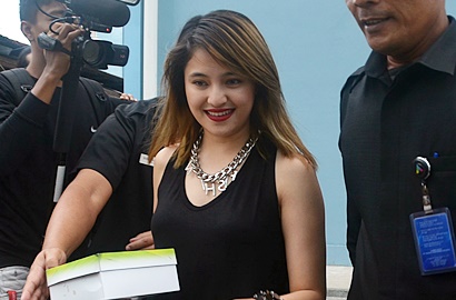 Nyanyi Gila-Gilaan, Marshanda Stress Putus dari Egi John?