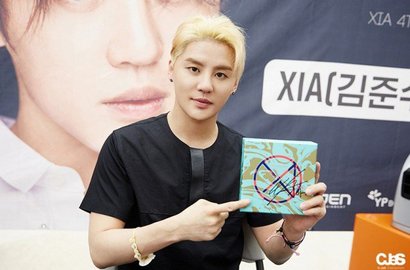 Album Sukses, Xiah Junsu JYJ Bagi-Bagi Tanda Tangan