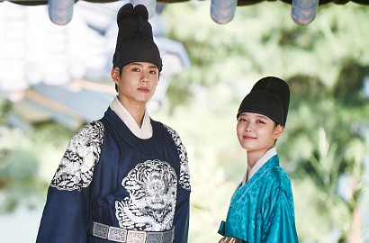 Park Bo Gum-Kim Yoo Jung Adu Ganteng di Poster Promo 'Moonlight Drawn'