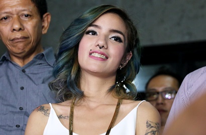 Usai Video Vulgar, Sheila Marcia Pamer Foto Dugem dan Mesra dengan Lady Boy