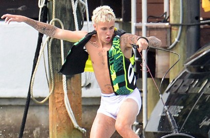 Asyik Main Wakeboarding di Miami, Justin Bieber Malah Pamer Pantat