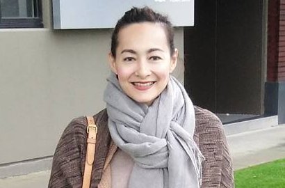 Ngaku Teman, Bule yang Diisukan Dekat dengan Dewi Rezer Beri Klarifikasi