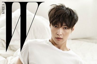 Pamer Otot Lengan Padat, Seksinya Lay Goda Fans di Pemotretan Majalah W
