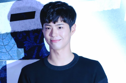 Bikin Ngakak, Park Bo Gum Joget di Jalan Pakai Hanbok di 'Moonlight Drawn'