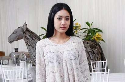 Lama Tak Eksis Bareng Band, Widy Vierratale Bakal Nyanyi Solo?