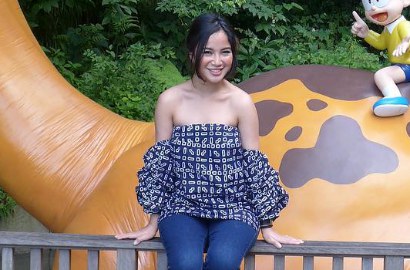 Pakai Kemben Nyaris Pamerkan Dada, Chacha Frederica Dibully Netizen