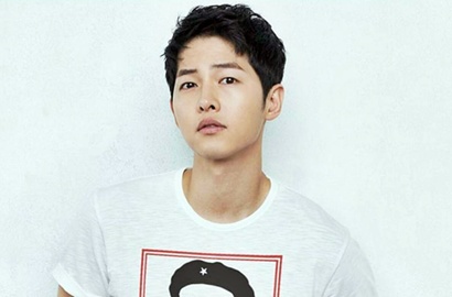 Ikut Bangga, Orang Tua Song Joong Ki Nangis Lihat Keberhasilan Sang Putra
